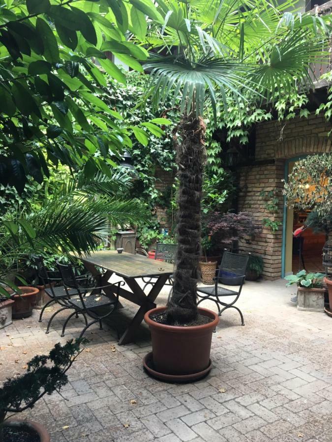 Szent Anna Panzio Hotel Strigoniu Exterior foto